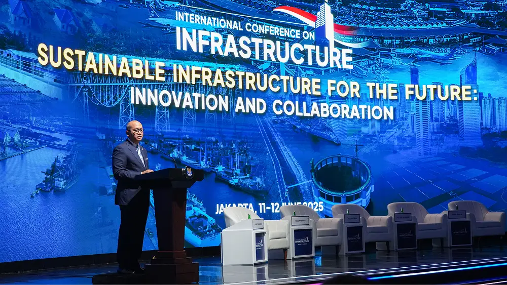 Menteri Investasi dan Hilirisasi/Kepala BKPM Rosan Roeslani menyampaikan keynote tentang pentingnya infrastruktur berkelanjutan dalam mendorong investasi dan daya saing Indonesia.