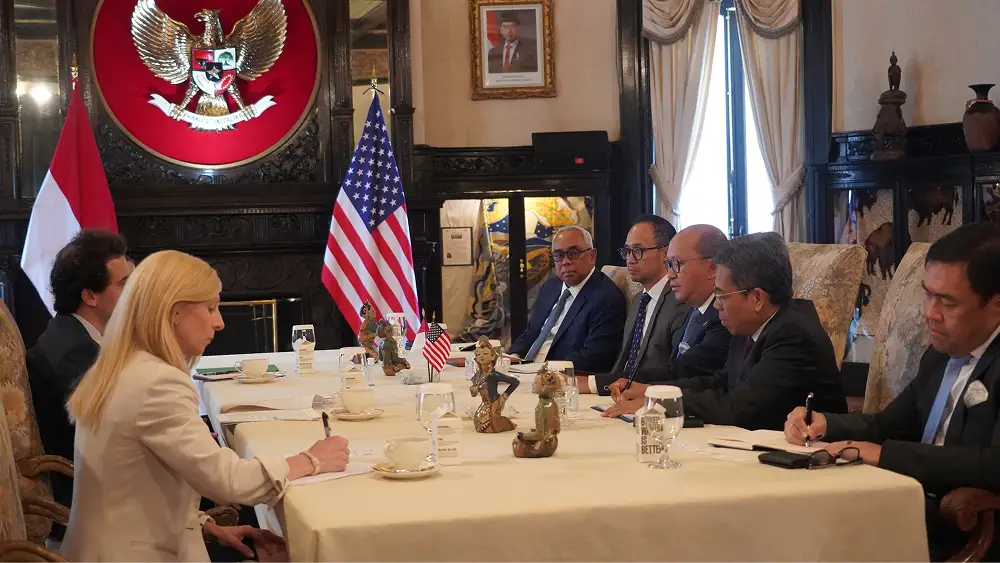 Menteri Investasi dan Hilirisasi/BKPM bertemu dengan Conor Coleman, Head of Investments DFC, untuk menjajaki kerja sama di sektor energi, pangan, infrastruktur digital, dan hilirisasi.
Sumber foto: KBRI Washington, D.C.